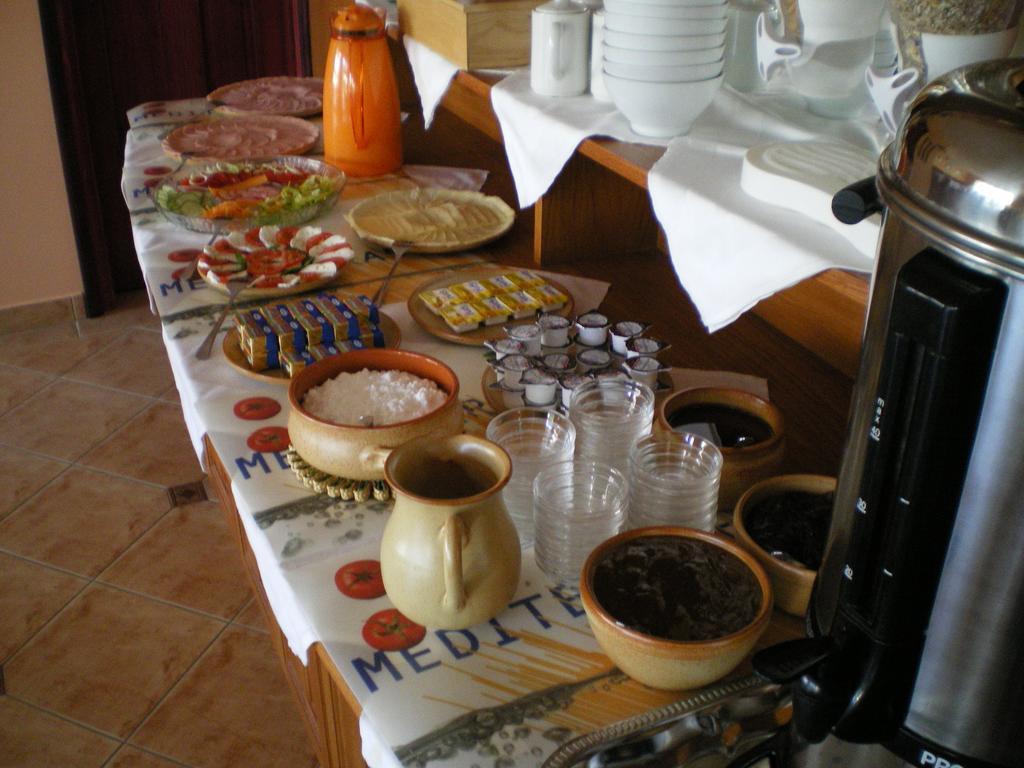 Mediterrán Panzió Acomodação com café da manhã Harkány Exterior foto