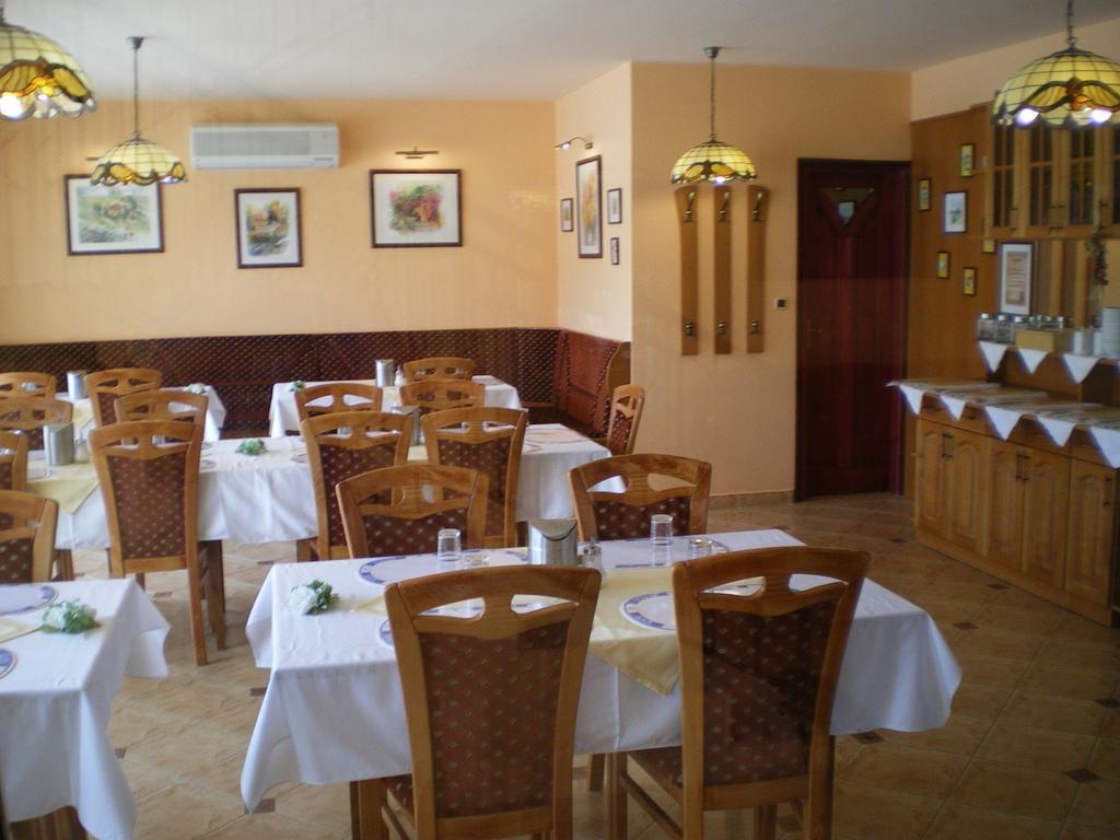Mediterrán Panzió Acomodação com café da manhã Harkány Exterior foto