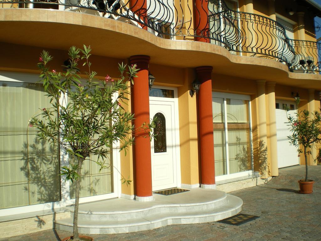 Mediterrán Panzió Acomodação com café da manhã Harkány Exterior foto